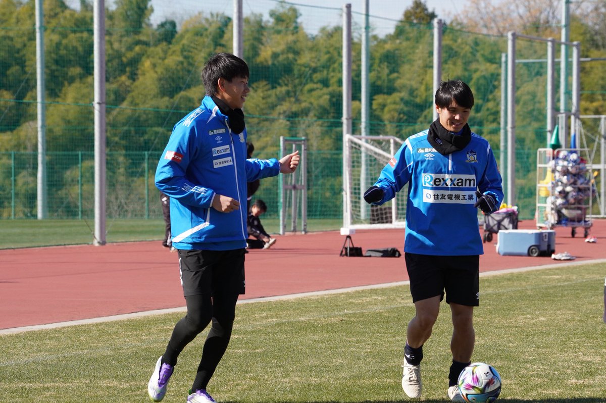 📸｜仲良し高松 アカデミーの後輩 #松原快晟 選手とボールは友達と