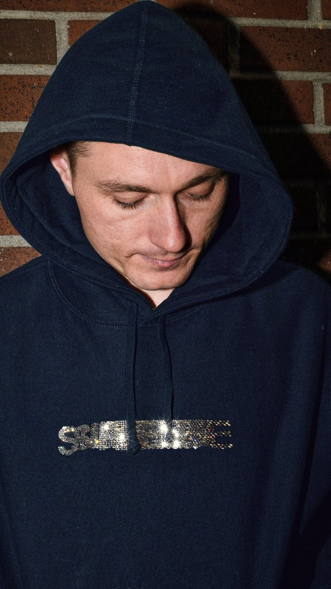 Supreme x Swarovski Motion Logo hoodie in navy 🔥