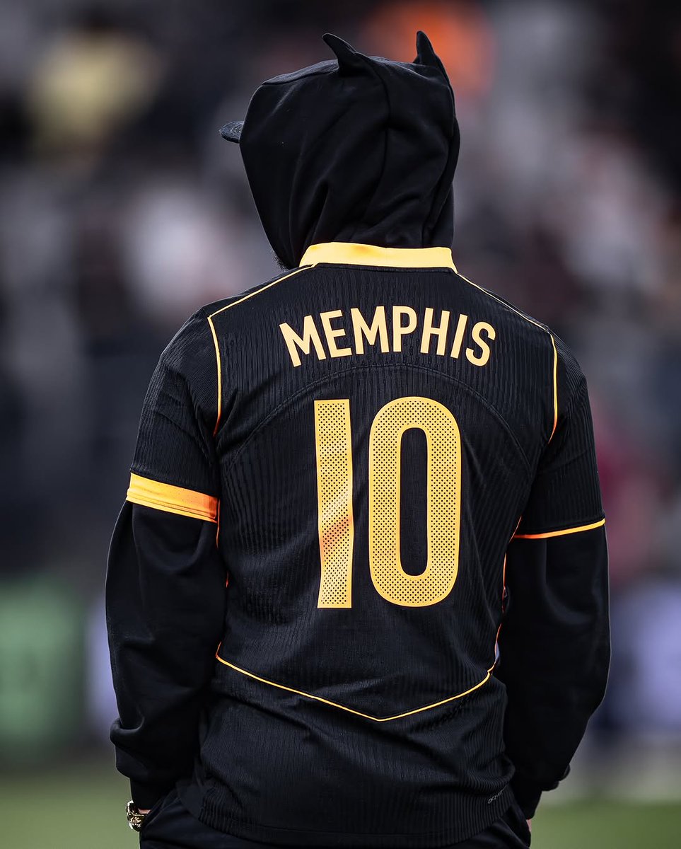 Memphis Depay in Corinthians 2025/26 Third Kit.