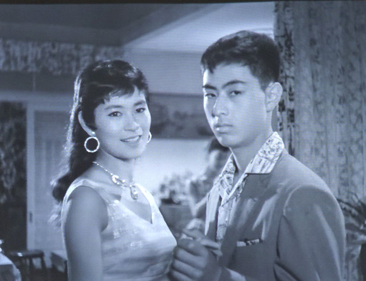 久々に狂った果実を見ました、北原三枝さんｷｬﾜｰ。石原裕次郎さんがいい