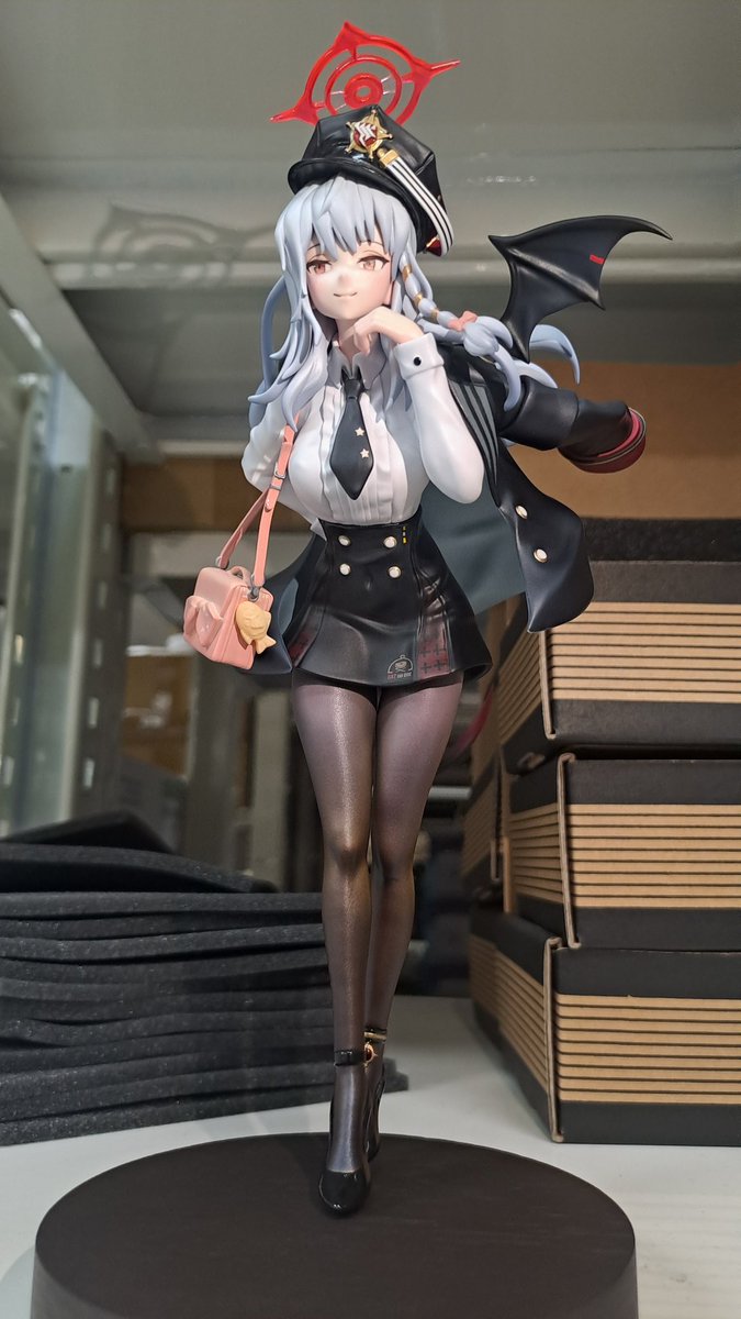 完成しました。 1/8 スケール 黒舘ハルナ 原型: @cornbengal Painting