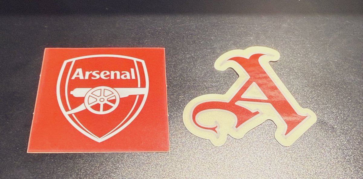 本場アーセナルスタジアム横のオフィシャルショップで買ったステッカー