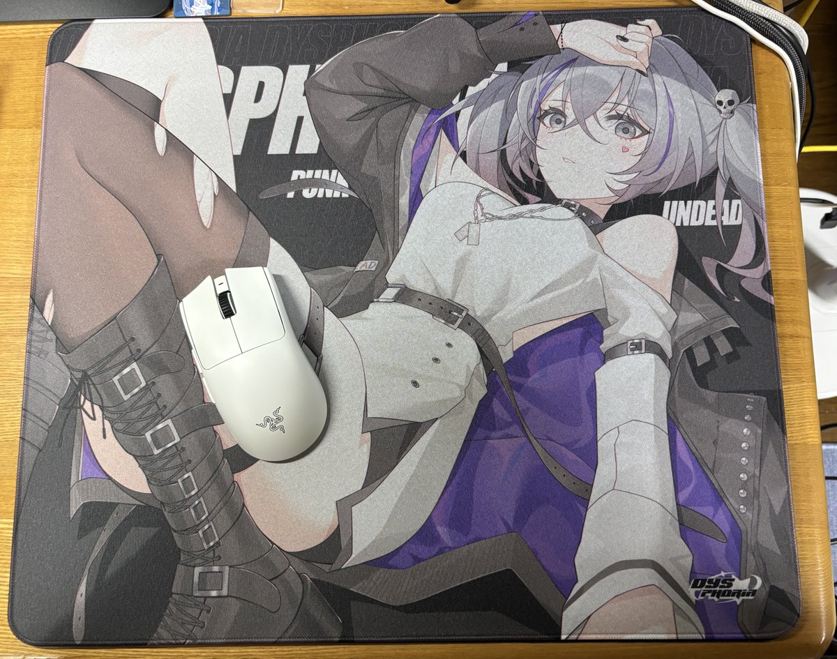 new mousepad 『Dysphoria Punk NaNA』 誕生日プレゼントと言わん
