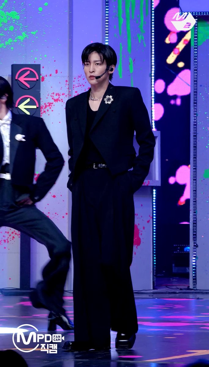 M COUNTDOWN [MPD직캠] 스노우맨 메구로 렌 직캠 4K 'CHARISMAX