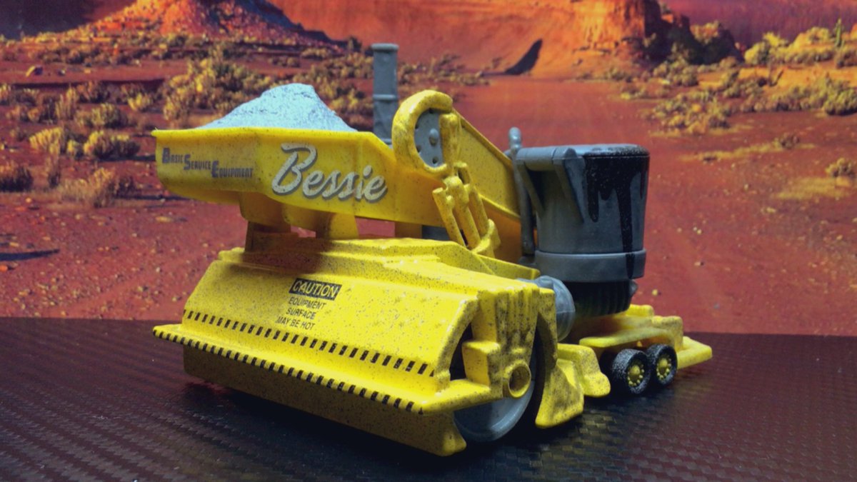 MATTEL CARS (2010): BESSIE 新年一発目のカーズレビュー、今年は鬼