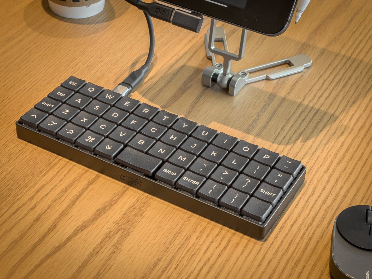 青天の霹靂。 常に一つのキーボードで作業するのが本来理想です。指的