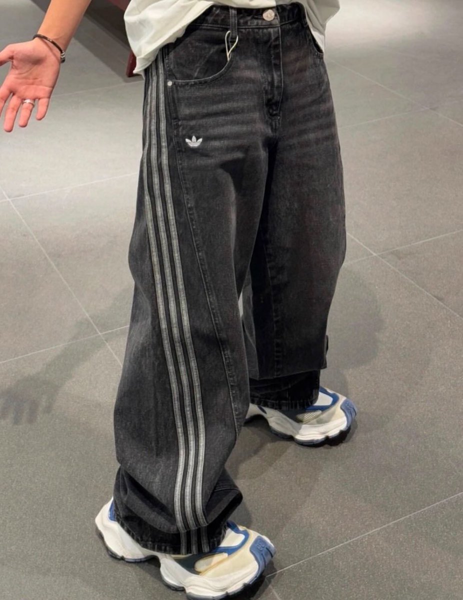 今話題のadidasストライプデニム、海外で発売予定とのこと。多分死ぬ