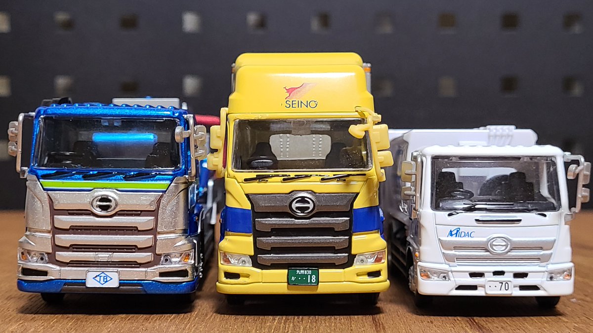 1/64スケール 日野プロフィア こちらは九州西濃運輸労働組合創立15周年