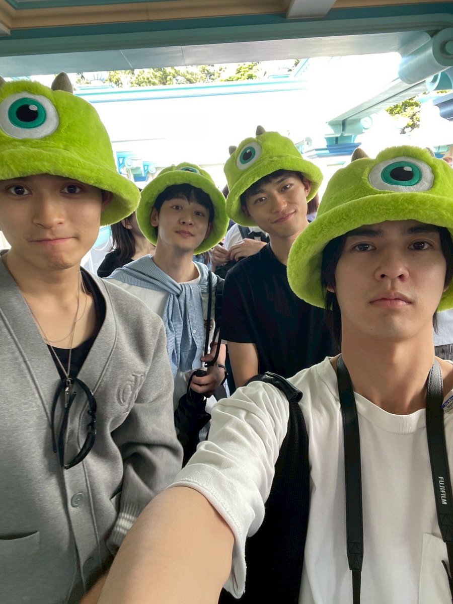 この前四人でお忍び弾丸ディズニー行ったんだ(お忍びできなかったけど