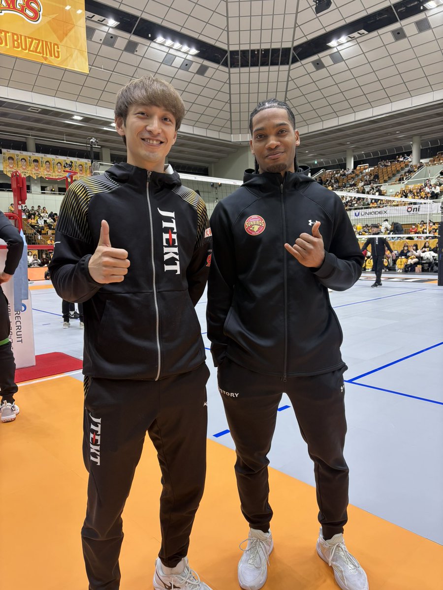 🔴試合前の仲良しショット📷😊🔴 #サントリーサンバーズ大阪 #大阪から