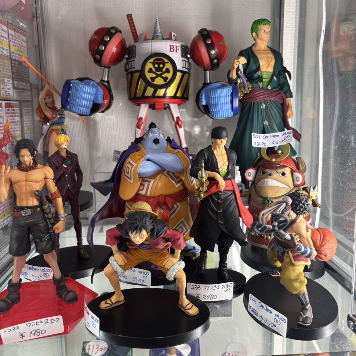 ☆F233ケース入荷しました！！ ワンピース フィギュア ・ゾロ 一番くじ