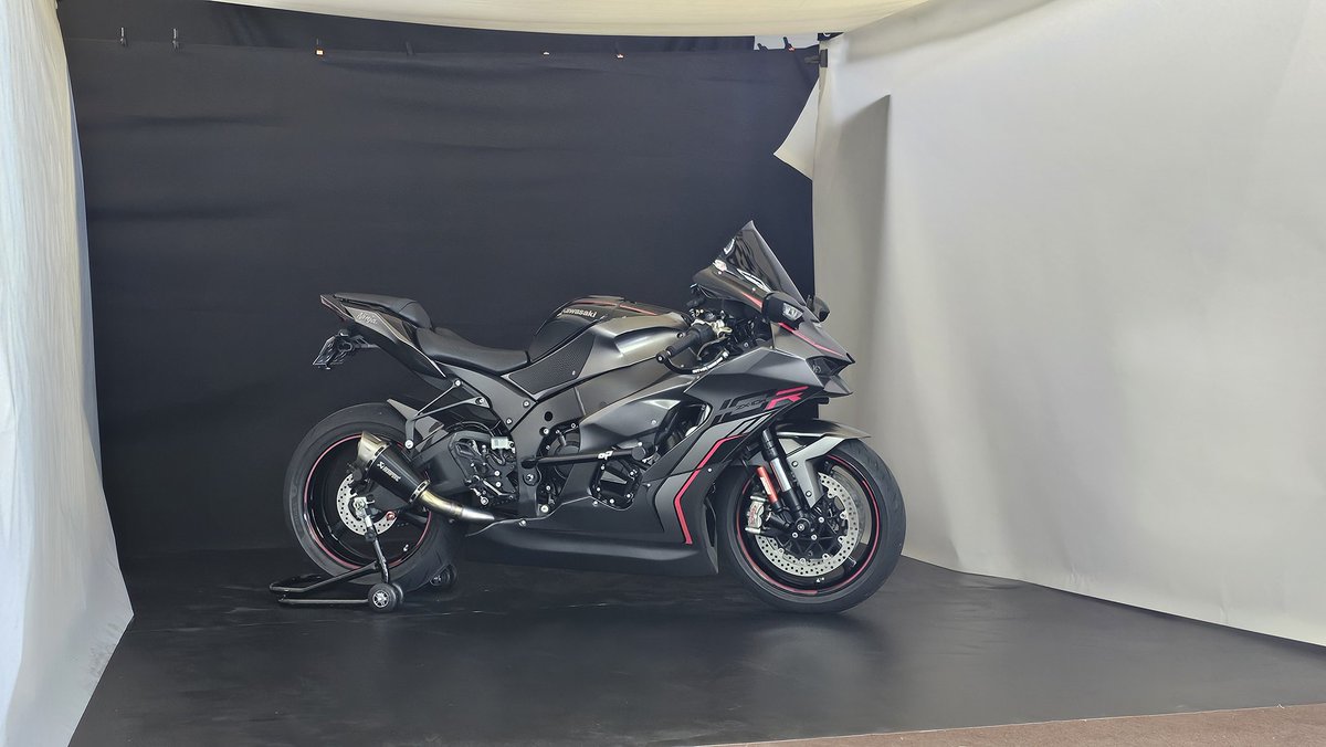 kawasaki ZX-10R🤩 ダークな車体で黒バックは どのような仕上がりに