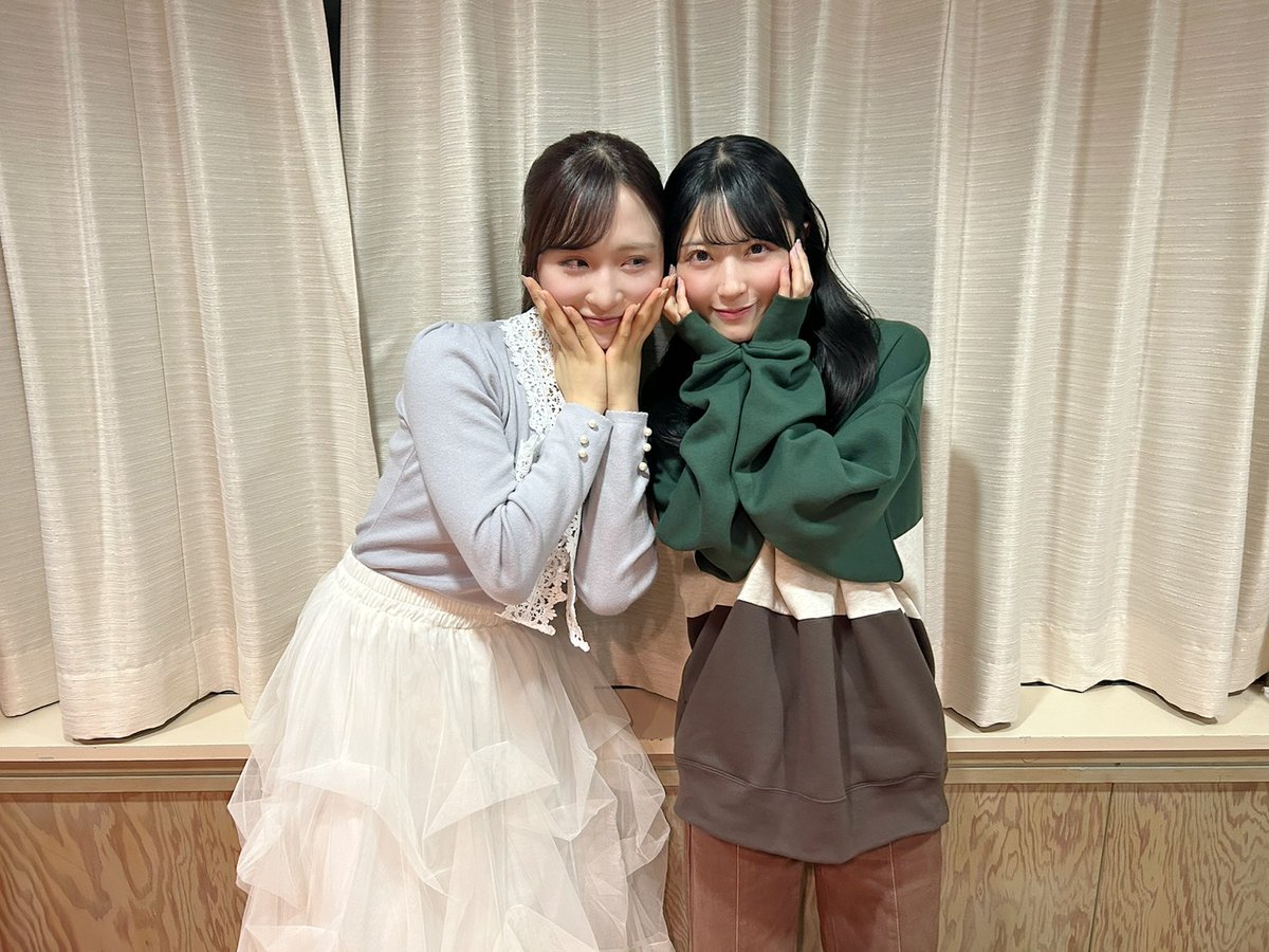 ステッカー応募方法】 #小栗有以 × #佐藤綺星 直筆サイン入り番組