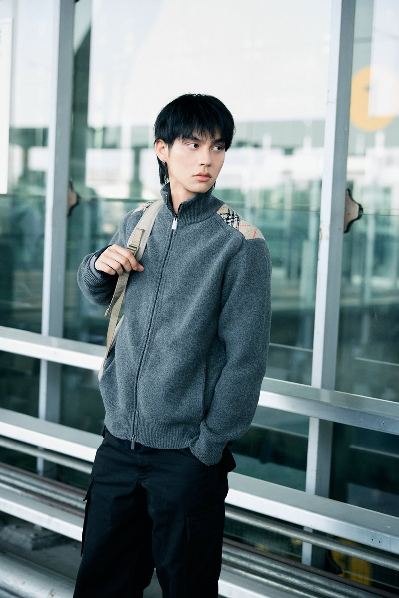 Boarding in style ✈️🇬🇧 (1/2) #Burberry #BurberryxBRIGHT