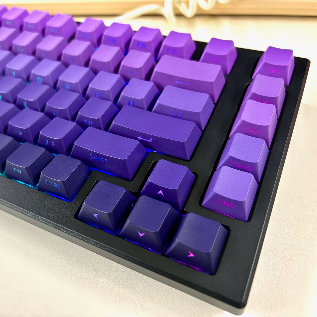 Akko TAC75 HE に パープルグラデーションキーキャップをセット🟣 Akko