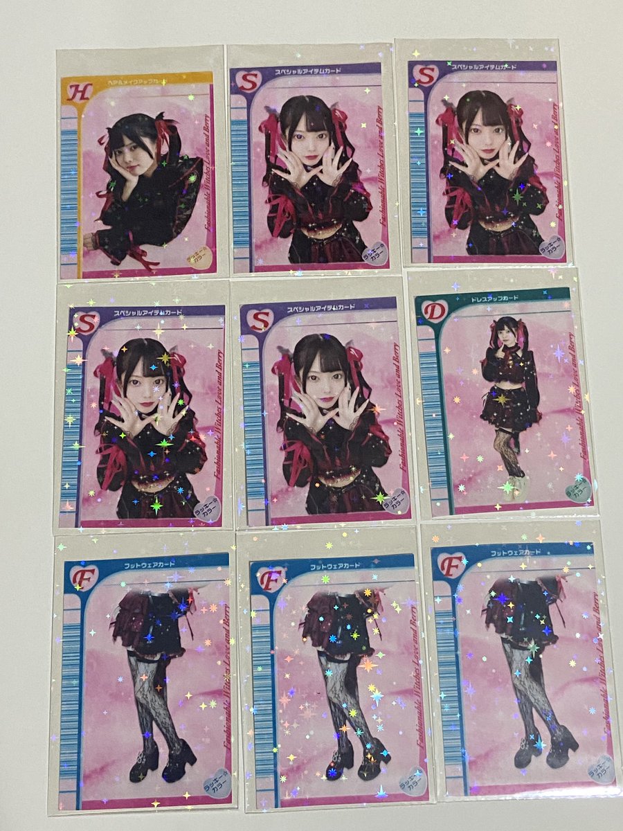 みるちゃん😈推しチェキ帳”作り 始めた(作業：推し活)！(みるちゃん