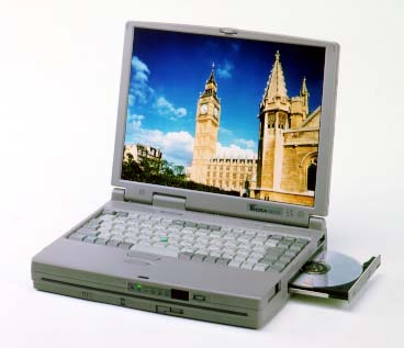 東芝、ノートの最上位機種「DynaBook TECRA 750」