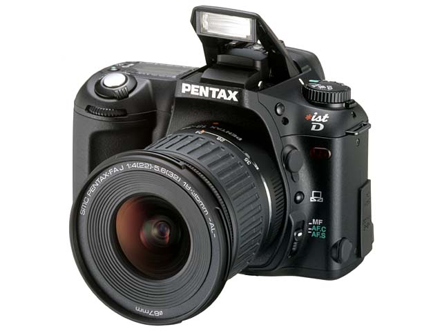 ペンタックス、レンズ交換式デジタル一眼レフカメラ「*ist D」