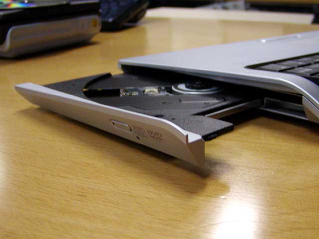 ソニー、Pentium M搭載の新モデル「バイオノートZ」