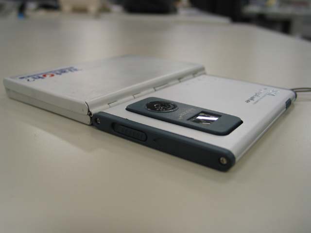 厚さ6mmの世界最薄デジカメ「eyeplate」を買ってみました