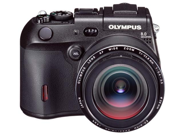 オリンパス、光学5倍の800万画素高級機「CAMEDIA C-8080」