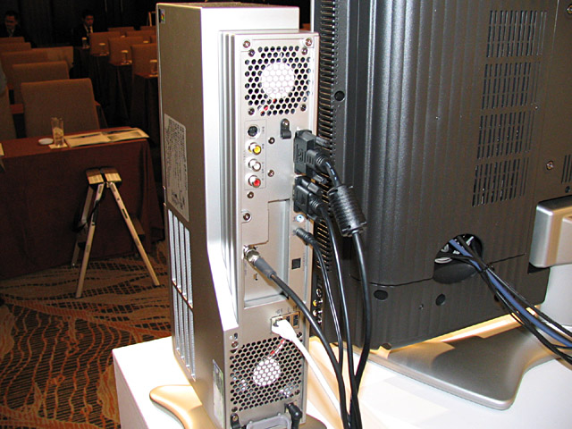 シャープ、PC付き32/37型ワイドTV「インターネットAQUOS」