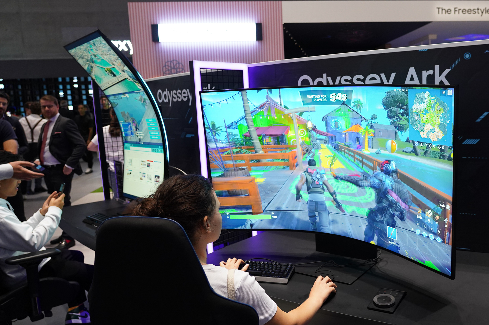 Samsung、量子ドットの34型ゲーミングモニター「Odyssey OLED G8」発表