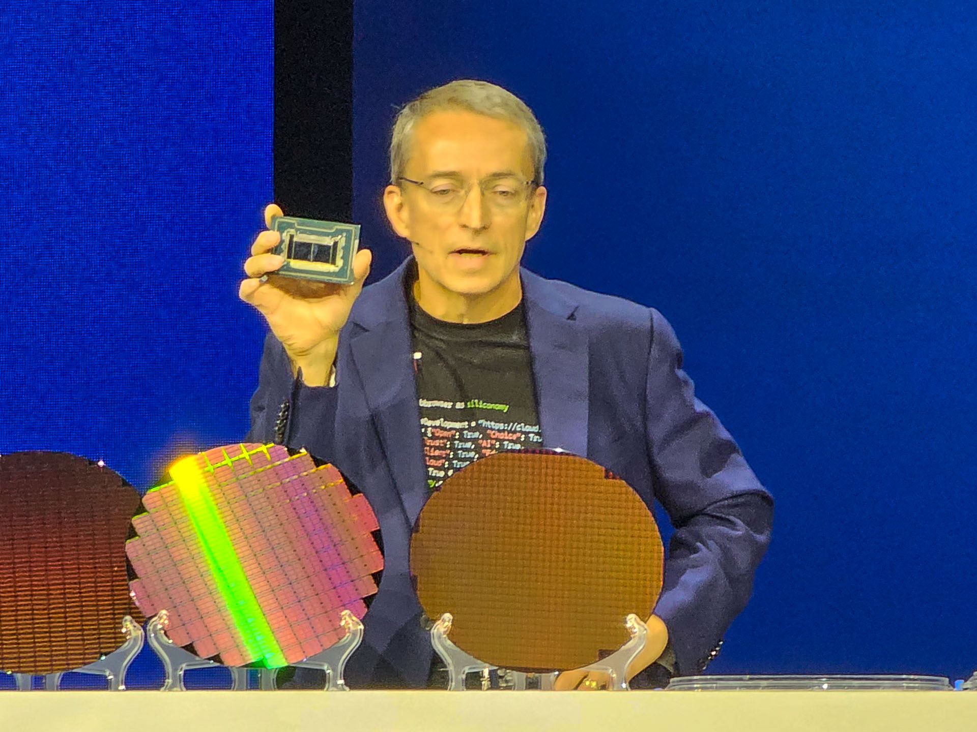 Intel、1ソケットで288コアを実現したSierra Forestや第5世代Xeon SPを
