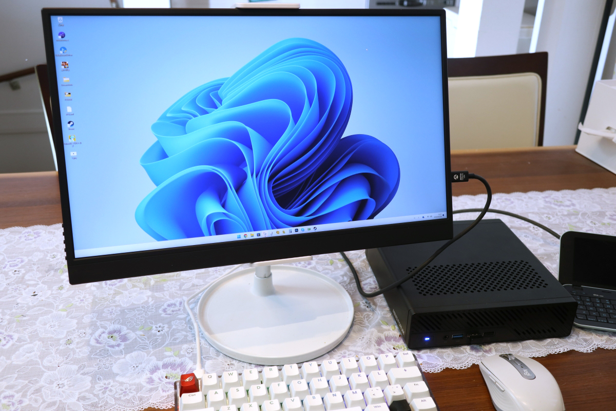 やじうまミニレビュー】17.3型4K液晶は、ミニPCとの相性は抜群だった