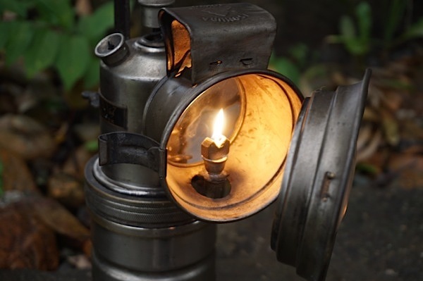 カーバイトのカンテラ : Inhalt 0 / Lindbergh Film and Machine Age