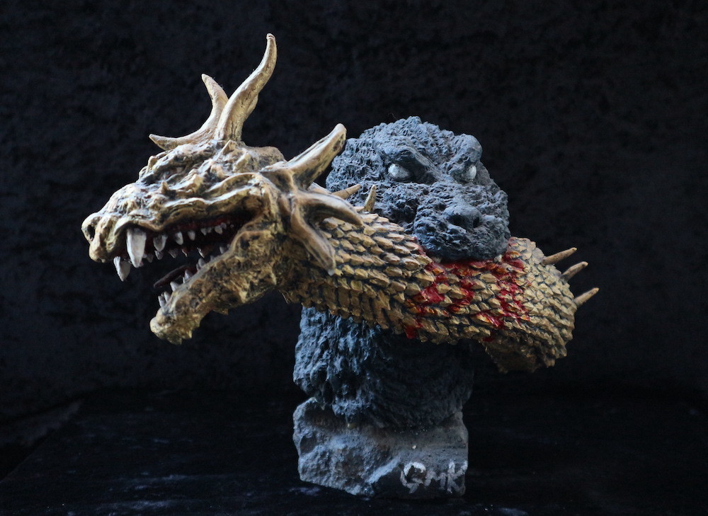総攻撃ゴジラ胸像〜キングギドラの頭のおまけ付〜 : てんつく工芸作品集