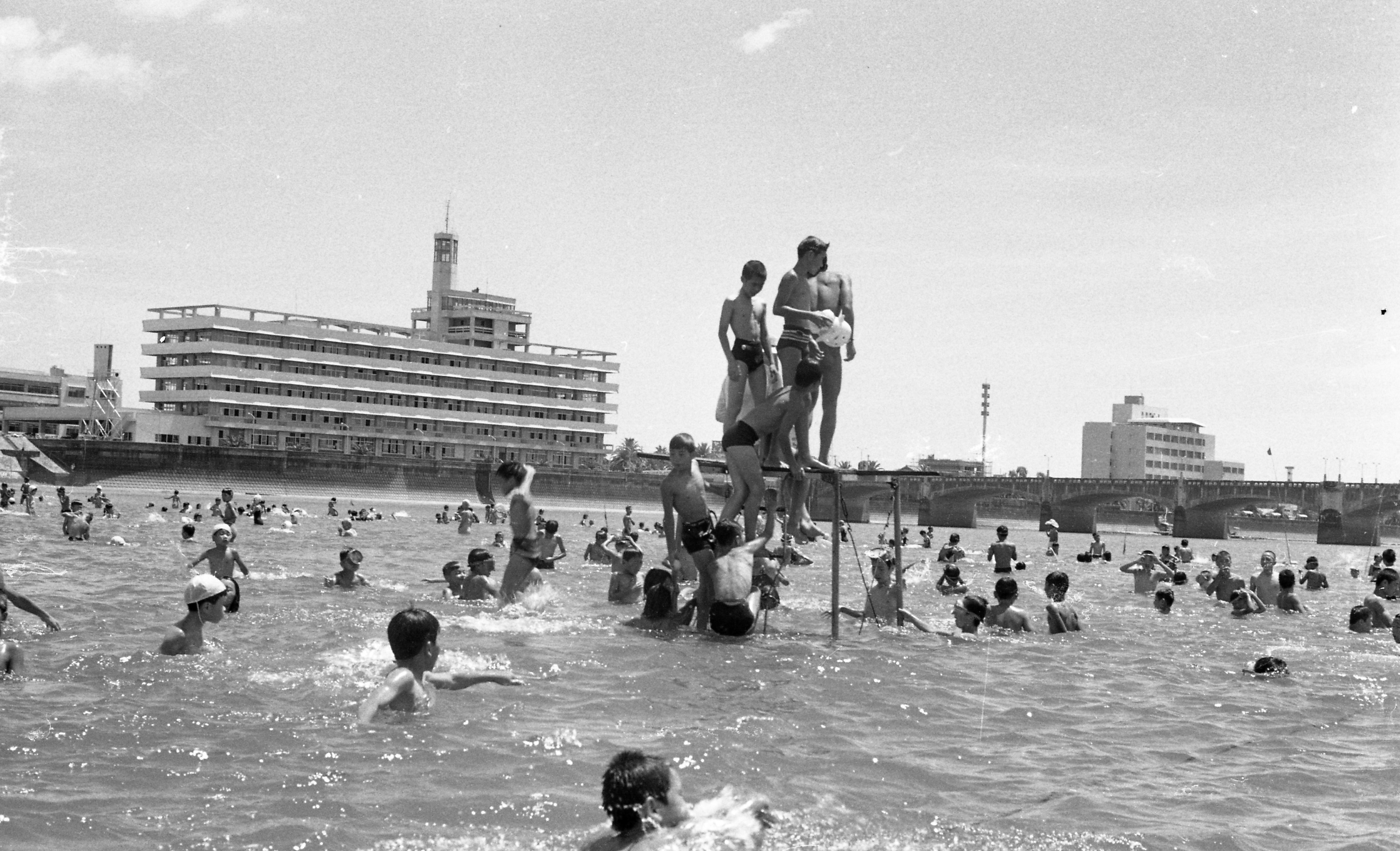 大淀川市民水泳場 - 宮崎市写真アーカイブサイト