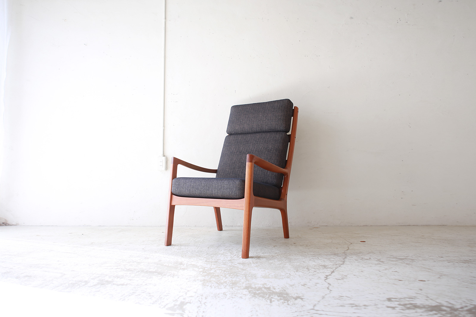 Highback Louge Chair “Model 169” by Ole Wanscher | phono | 金沢