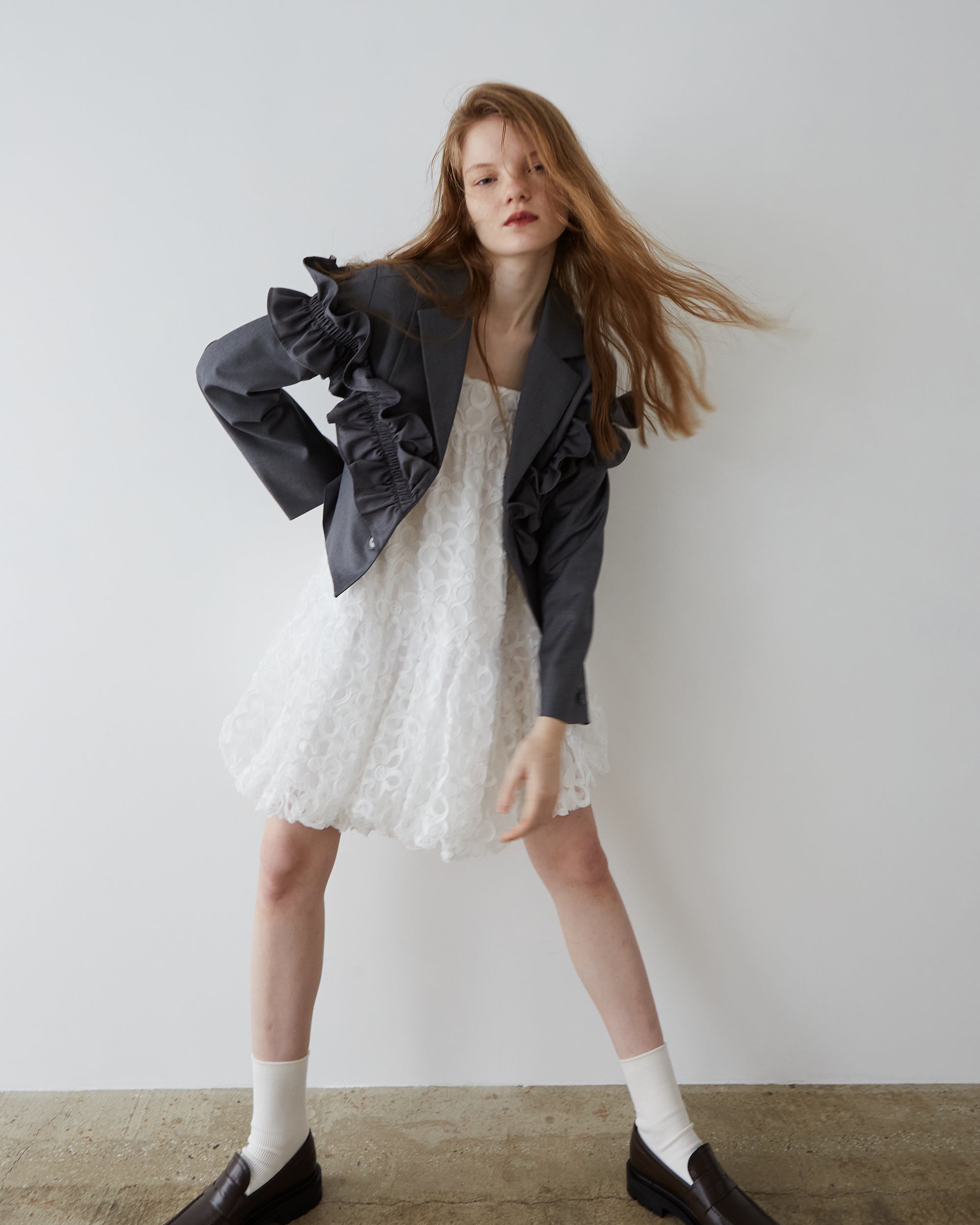 Gathered frill short jacket (gray)