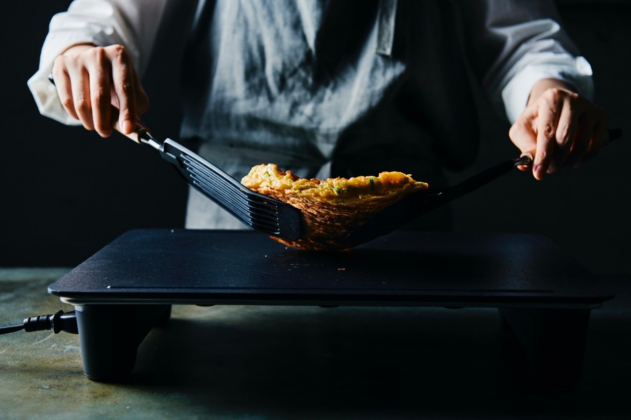 秋葉原で“未来型”の意味を実感！未来型ホットプレート「abien MAGIC