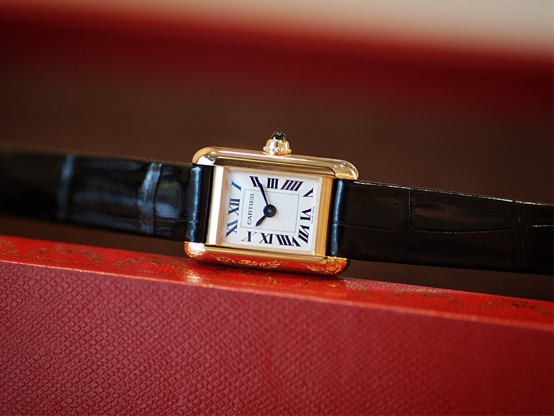 cartier】名作腕時計「タンク ルイ カルティエ」にミニサイズが登場