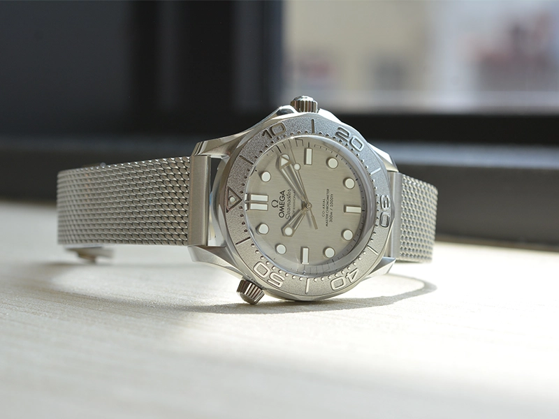 OMEGA】メッシュブレスのNewダイバー300Mが店頭に揃いました