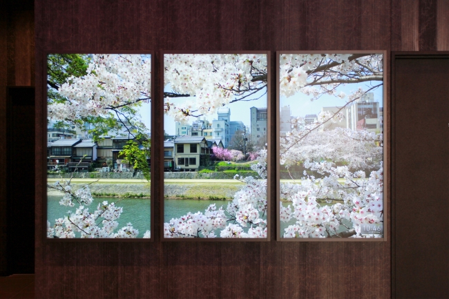 京都初開業となる「変なホテル」に大型55インチの「Atmoph Window Up
