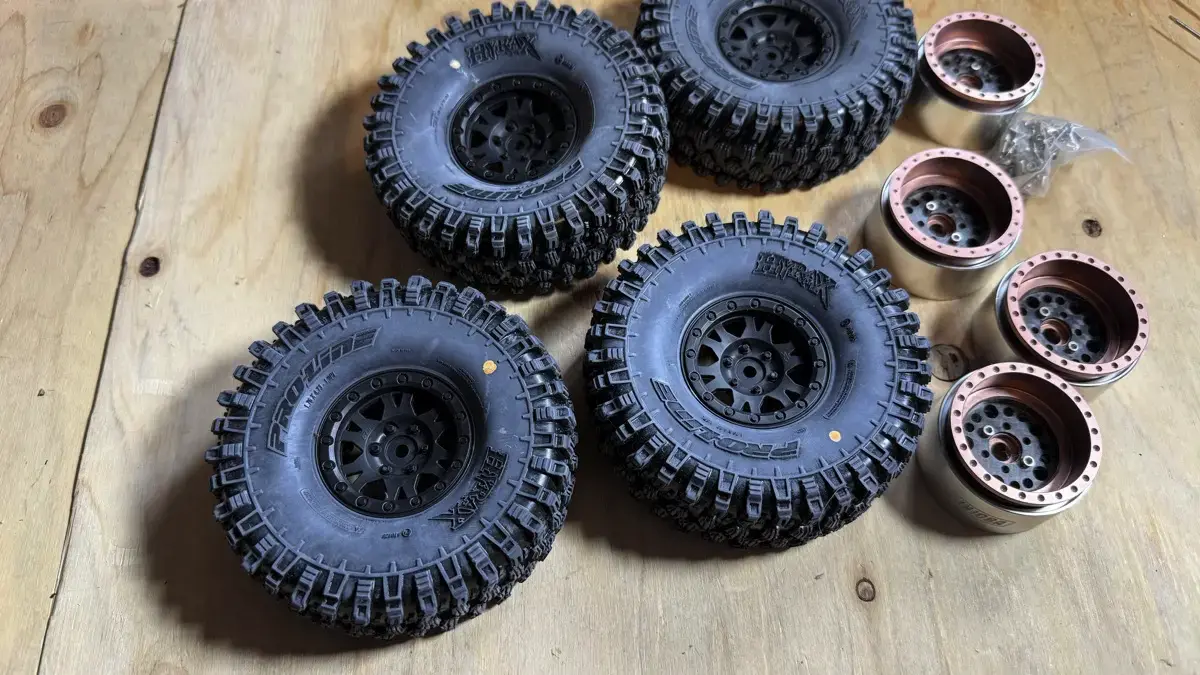 タイヤ】白化したプロライン ハイラックス（新品）にコーティング剤を