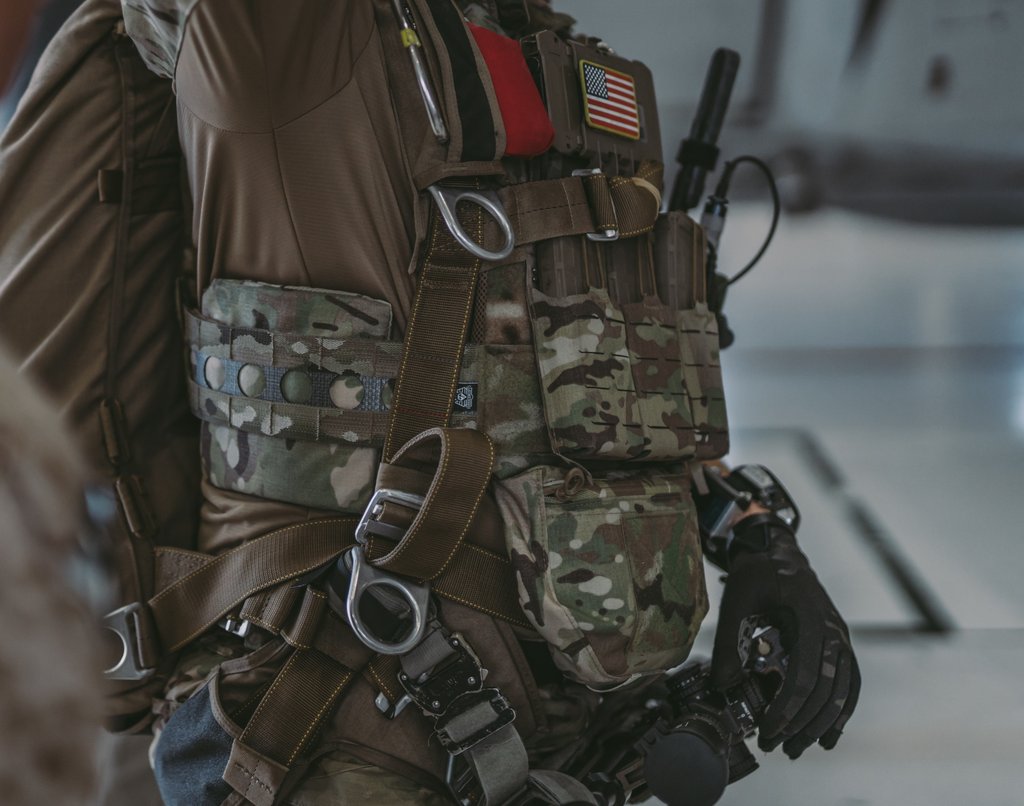 FERRO Concepts 3AC Side Plate Pockets 6X6 | REALMENT