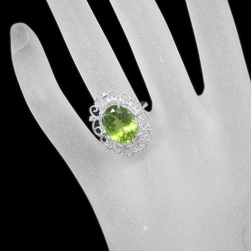 ペリドット 約6ct ダイヤモンド プラチナ リング（指輪）【品質保証書