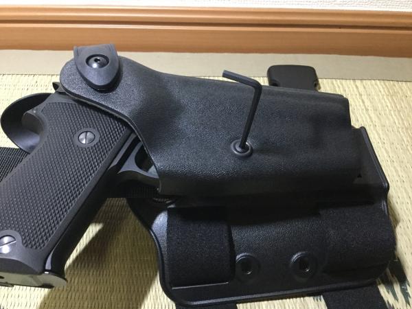 SAFARILAND レッグホルスター SIG P220 P226 右用 6004-77-121