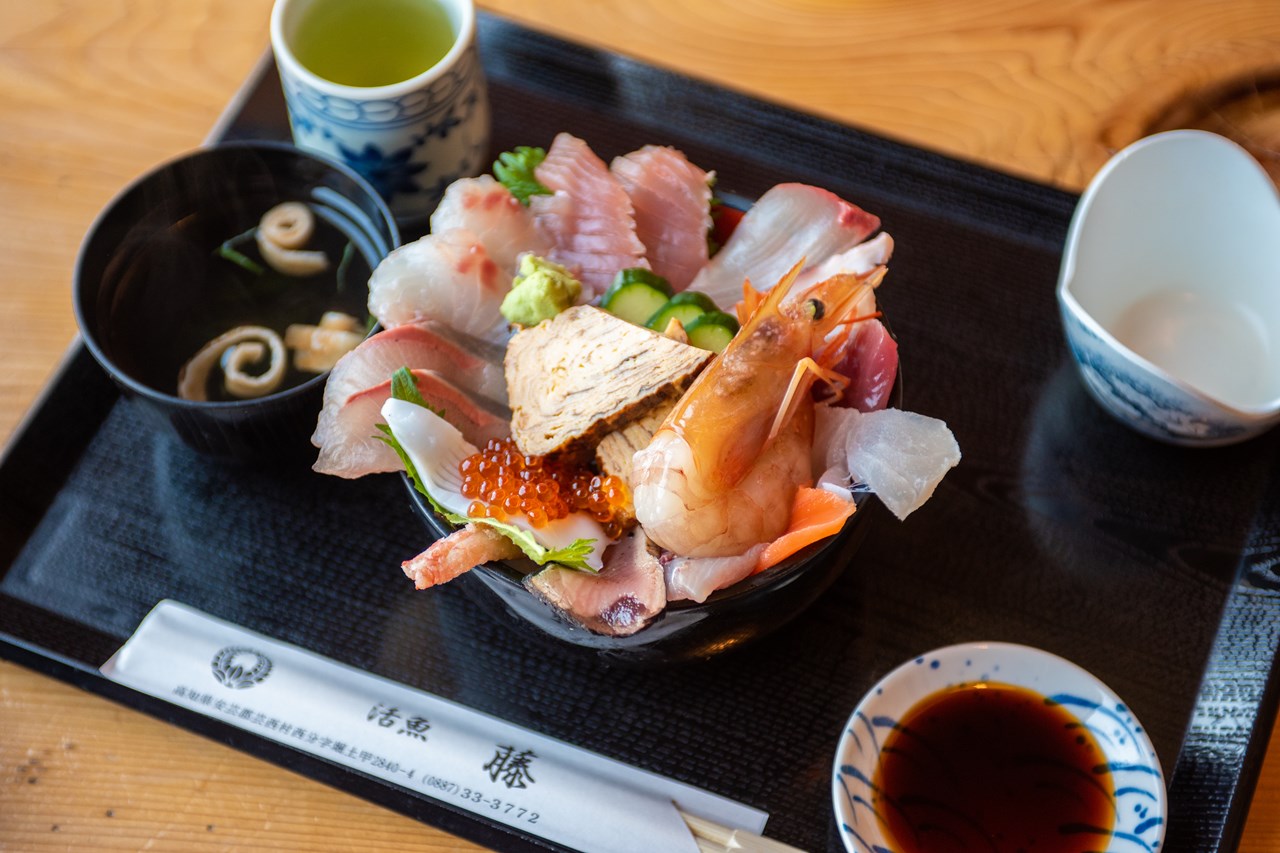 活魚レストラン藤】新鮮！大盛り！豪華！海鮮丼 | レペゼン高知