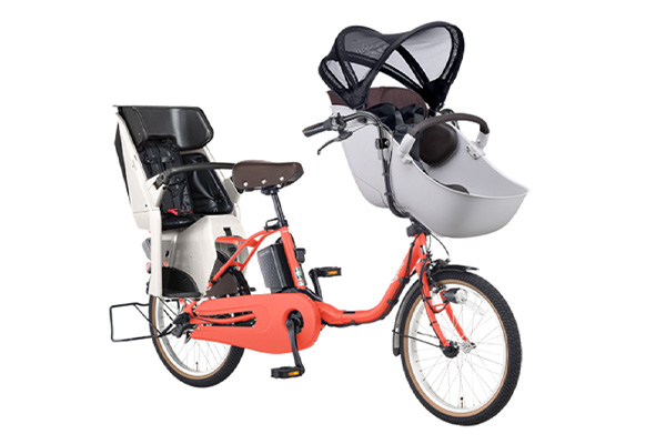 3人乗り用チャイルドシート付きギュット・クルーム・EX パナソニック