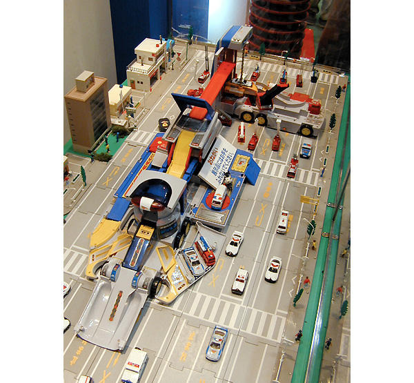 自主回収】秘密基地トミカ『マグナムパトレーラー』で指切断のおそれ