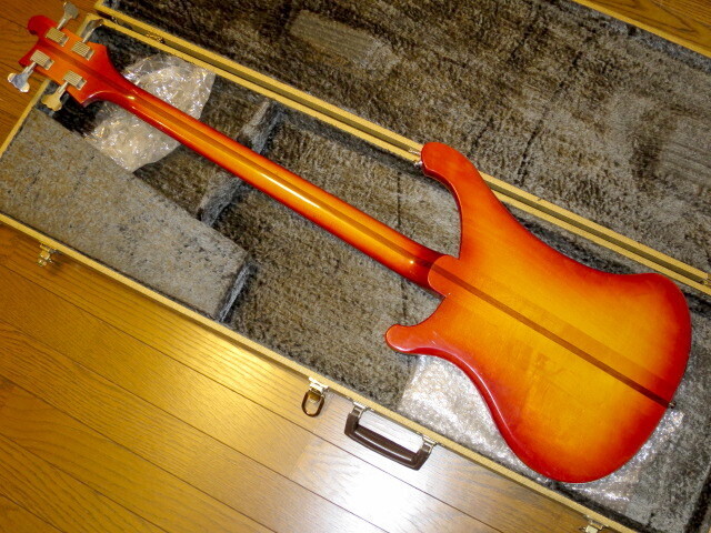 アリアのリッケンバッカー・コピー・ベースを入手: ナンチャッテ技術者