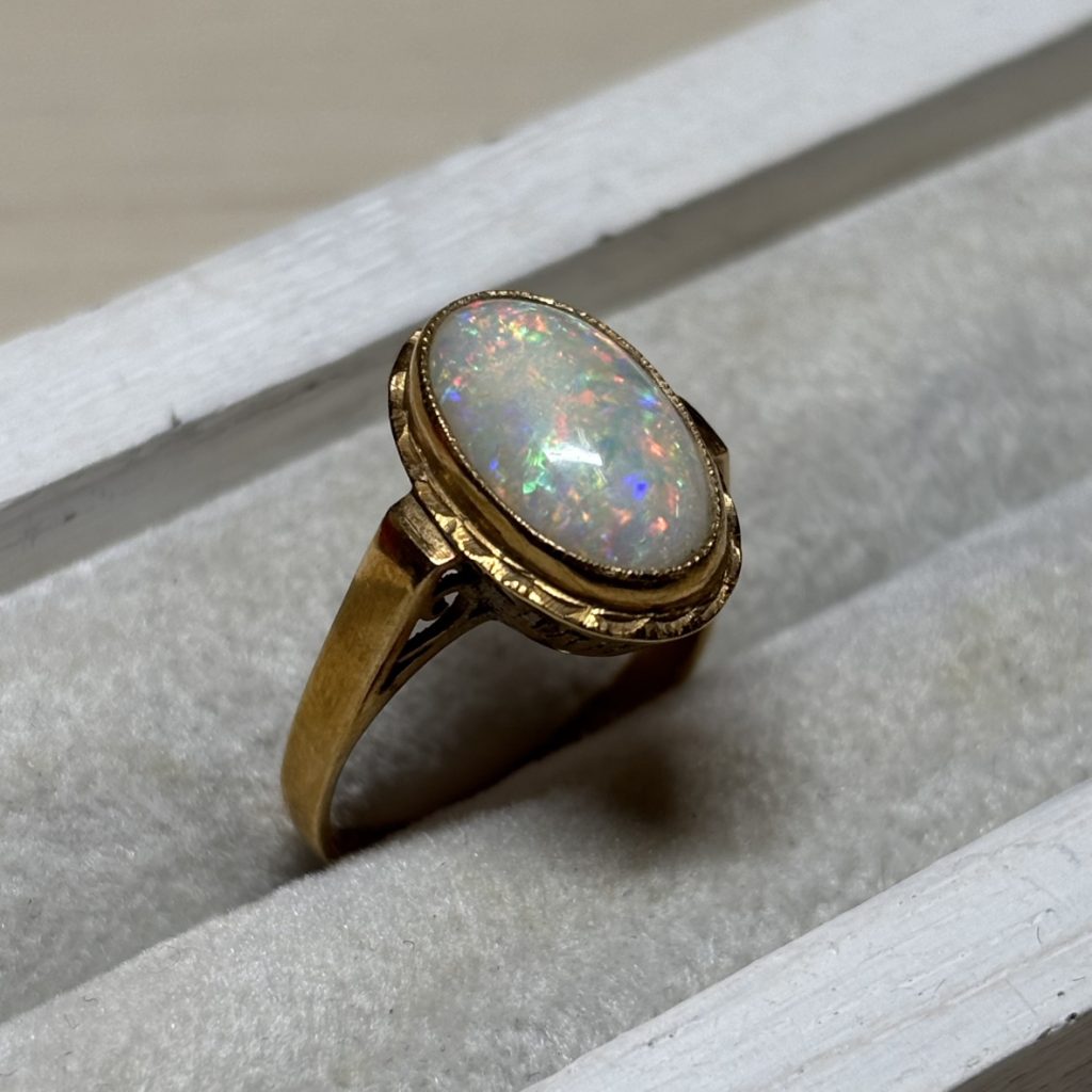 K18 ホワイトオパールリングの買取実績 | 買取専門店さすがや