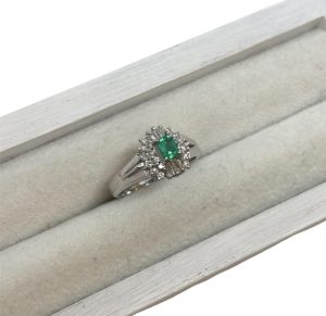 Pt900 エメラルド 0.5ct トップの買取実績 | 買取専門店さすがや