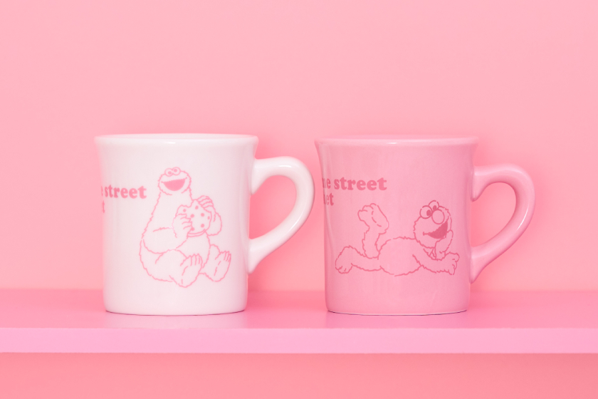 エルモやクッキーモンスターがピンクに染まる♡ セサミストリート