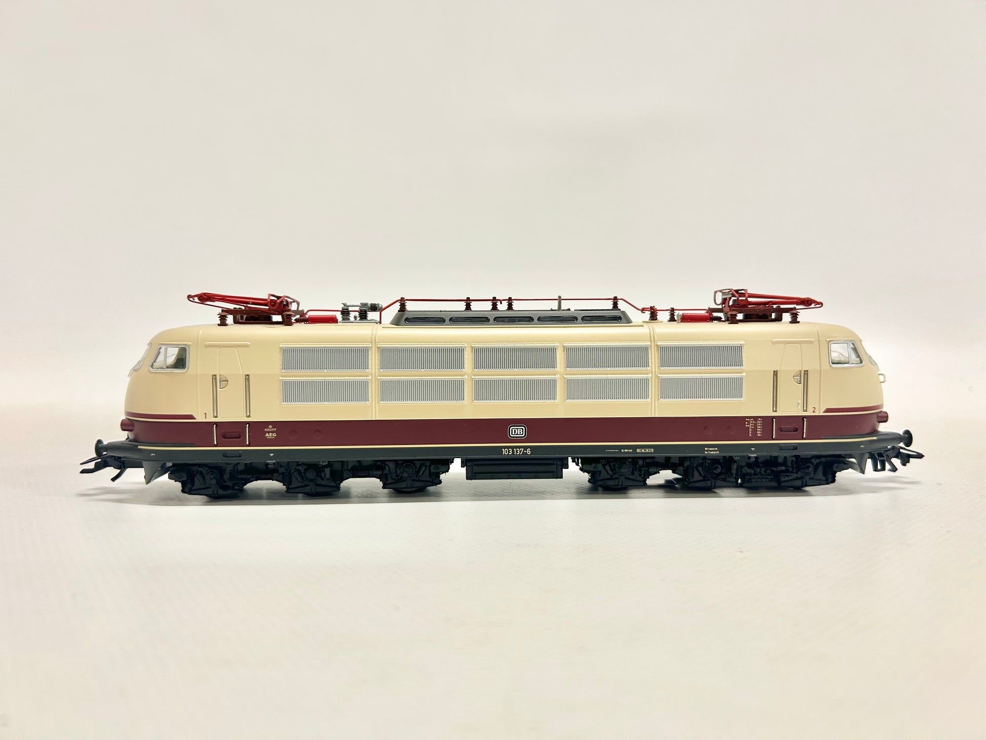 Märklin 39579 Digital Br 103 Electric Locomotive TEE H0 – secondplay